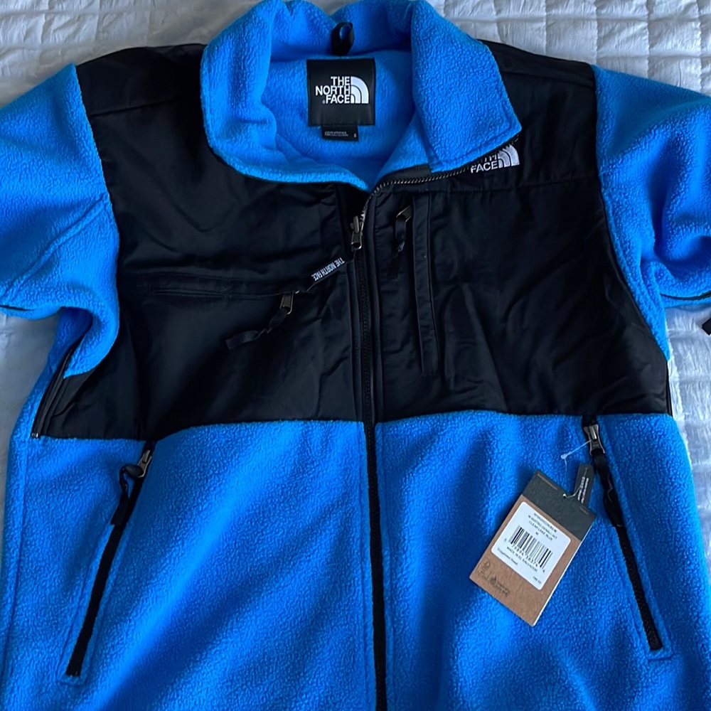 The North Face Mens Denali Jacket Medium New Blue Black NWT SNOW COLD WARM